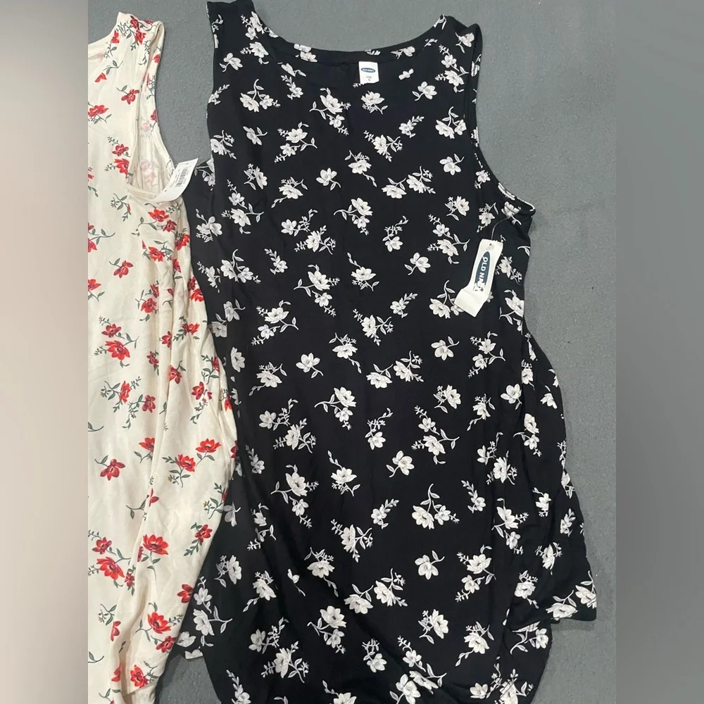*BUNDLE* 2 Old Navy Women’s Luxe Sleeveless Top Size Small - Picture 4 of 6
